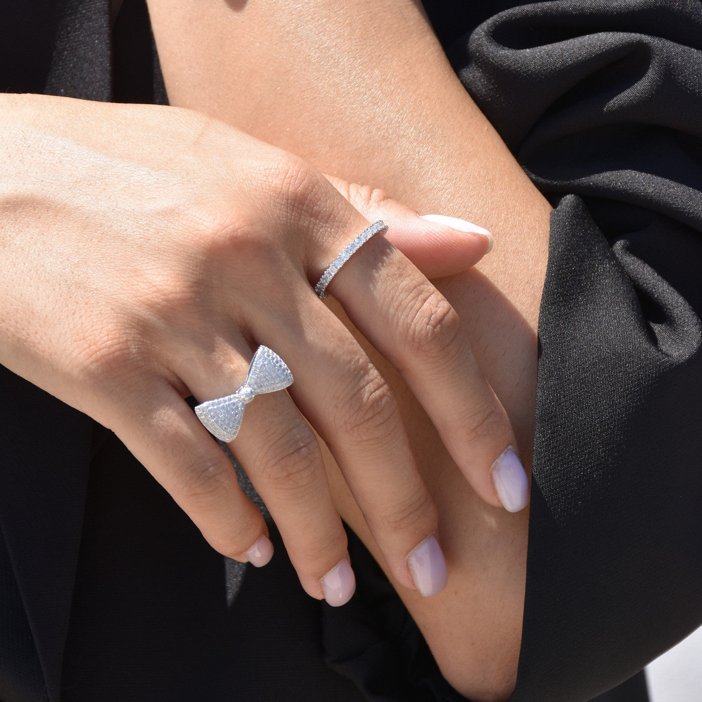 Bague Luna avec nœud et zircons R2484