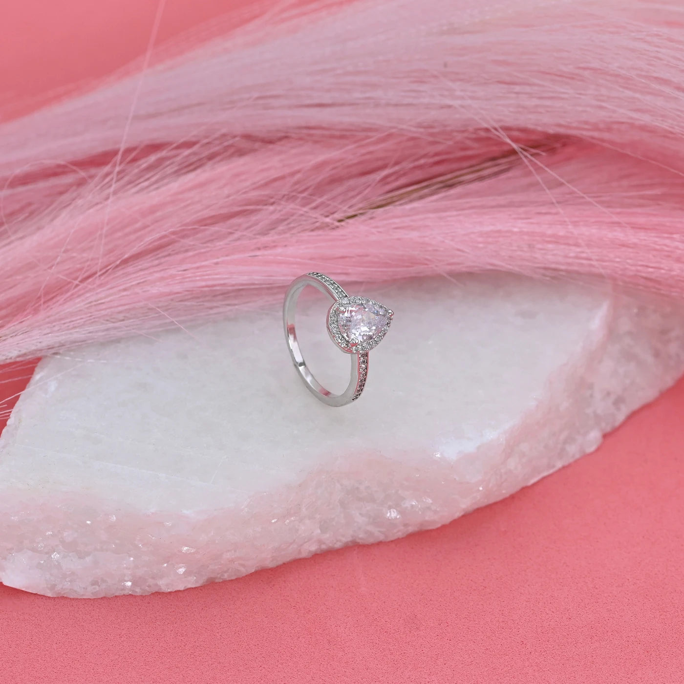 Bague Iris solitaire avec goutte