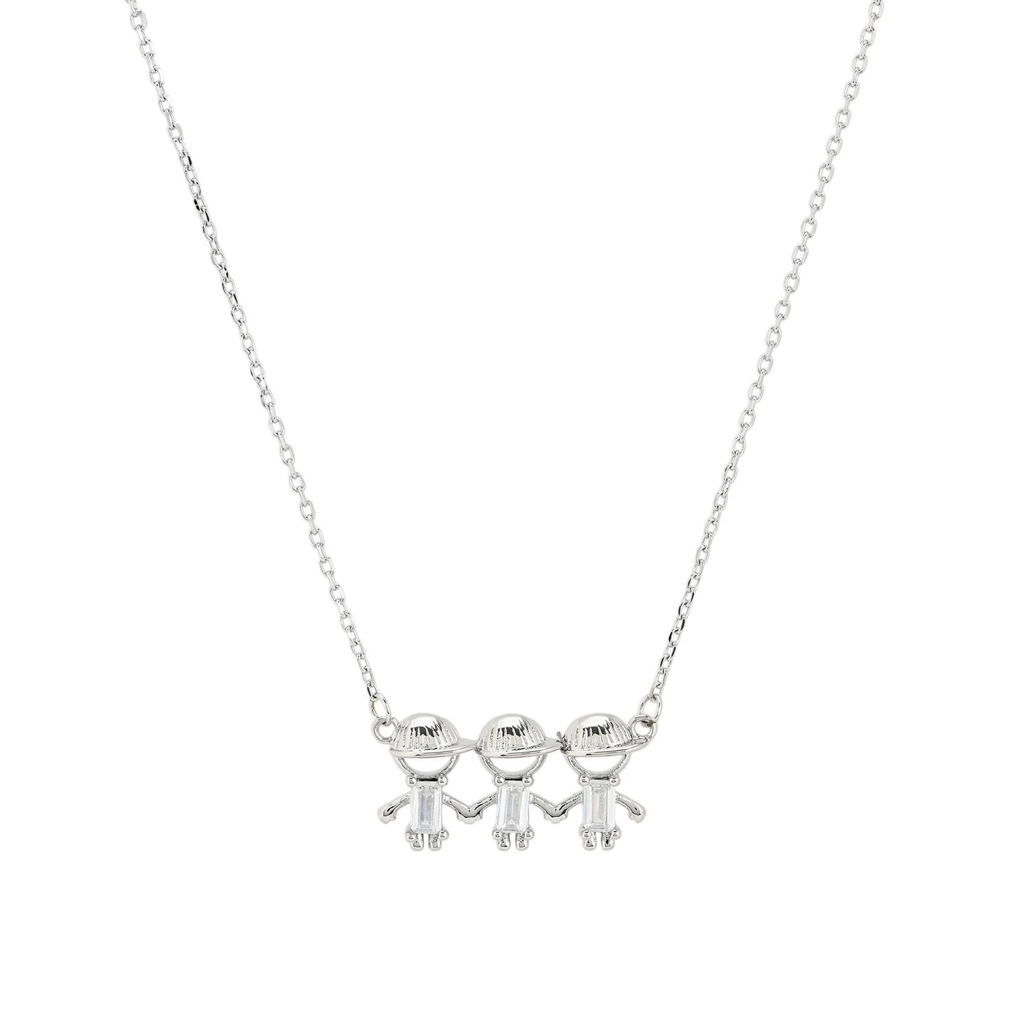 Collier avec trois garçons