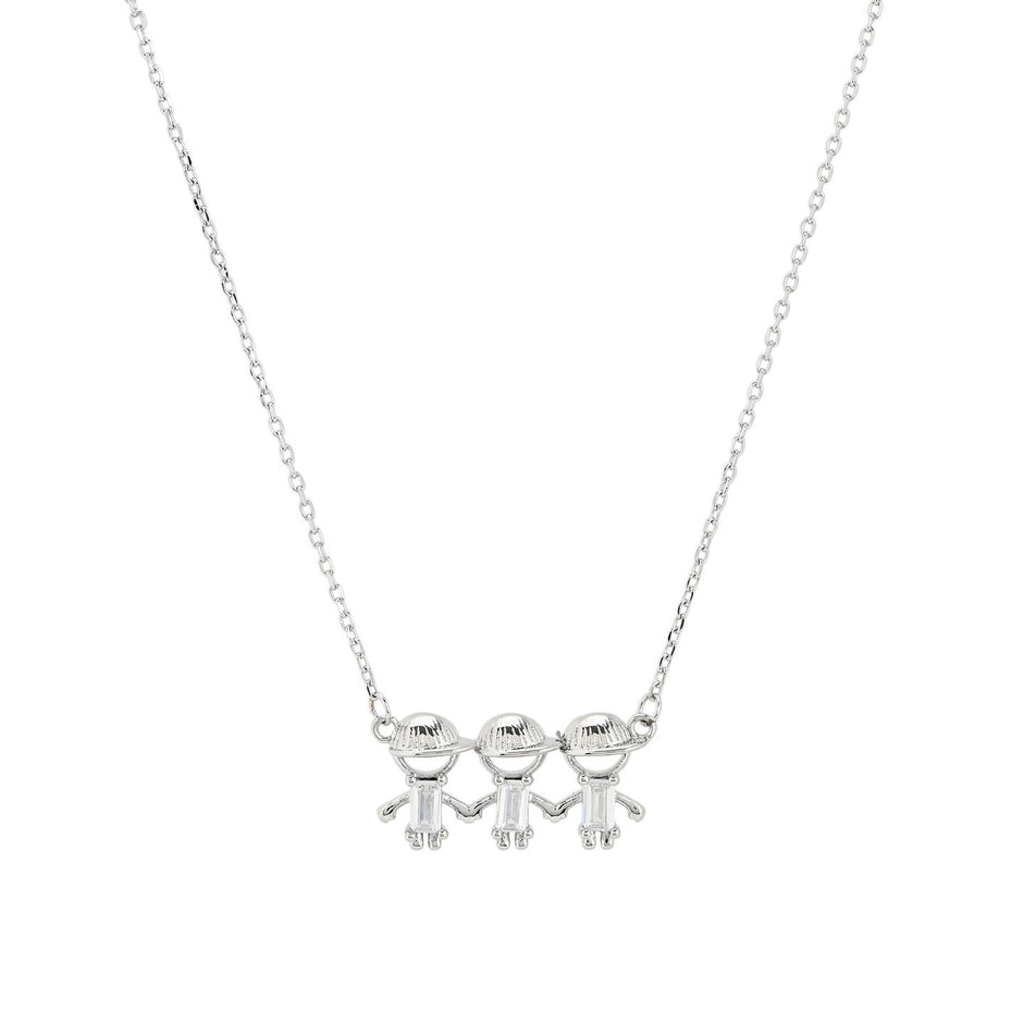 Collier avec trois garçons