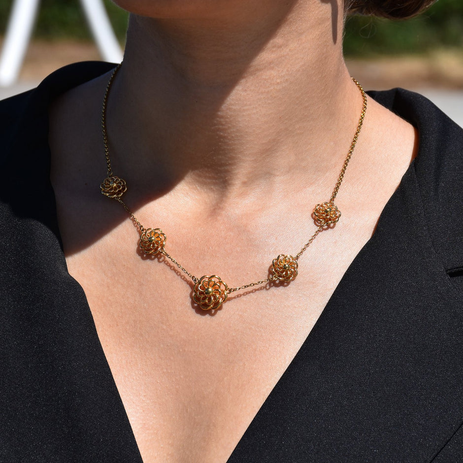 Collier Charms fleur traditionnelle