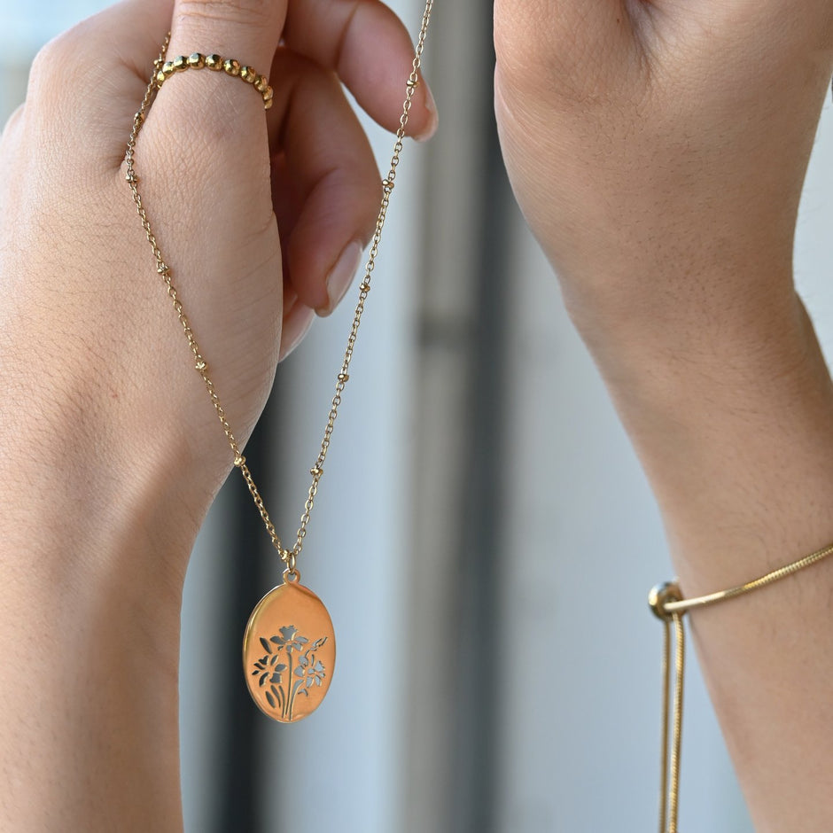 Collier lisse avec fleurs