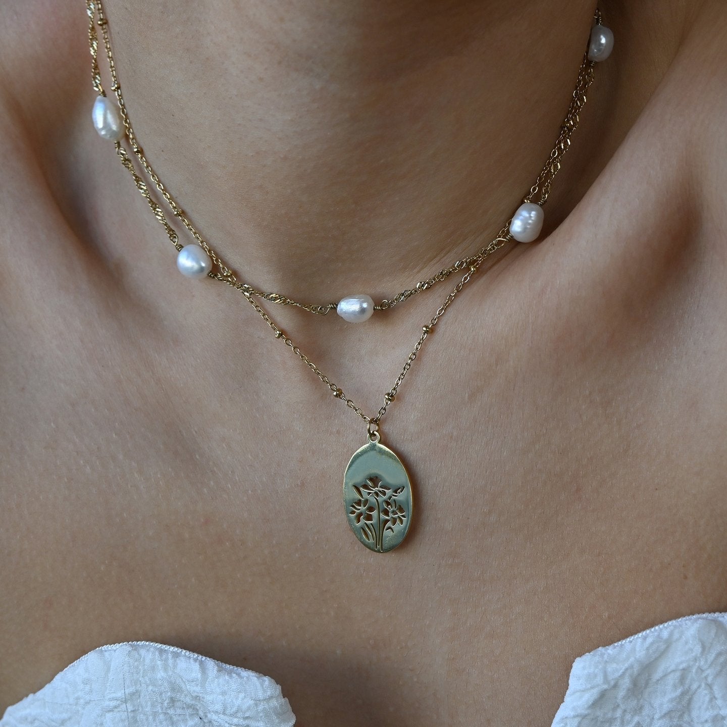 Collier lisse avec fleurs