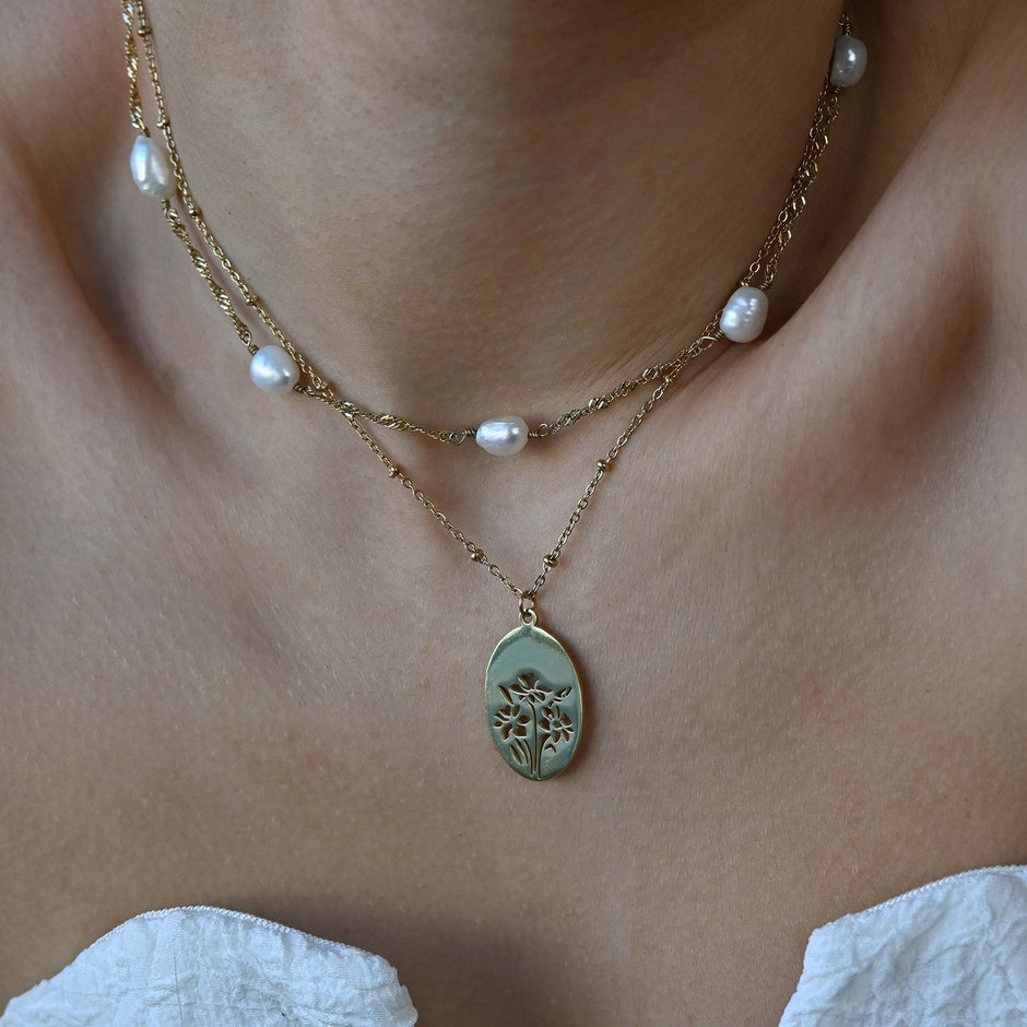 Collier lisse avec fleurs