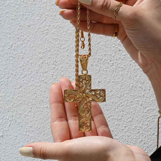 Collier avec croix