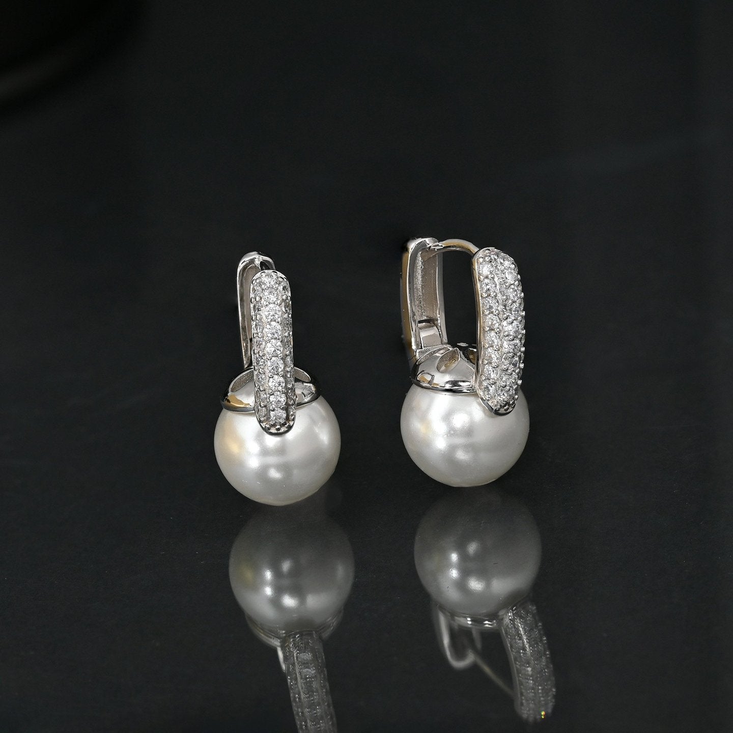 Boucles d'oreille Luna carrées avec perle