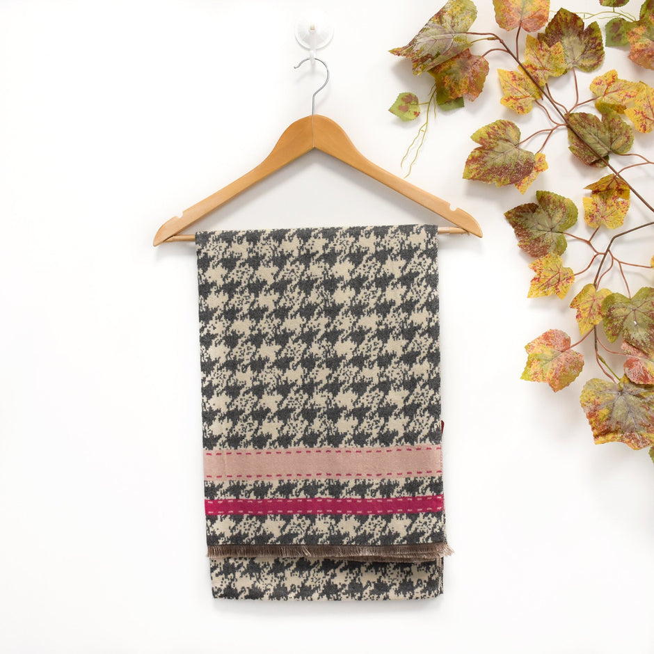 Foulard avec motif pied de poule
