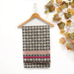 Foulard avec motif pied de poule