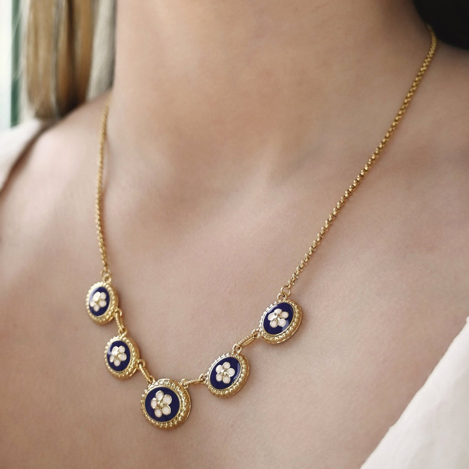 Collier plaqué or 5 fleurs ovale
