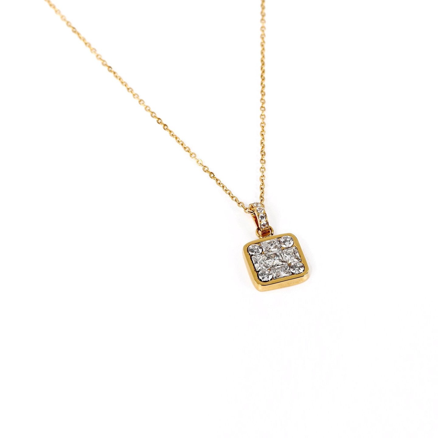 Collier en acier carré géométrique