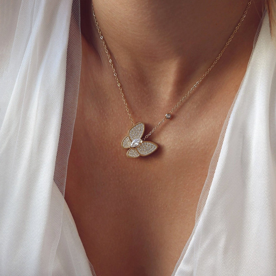 Collier en acier papillon et brillant