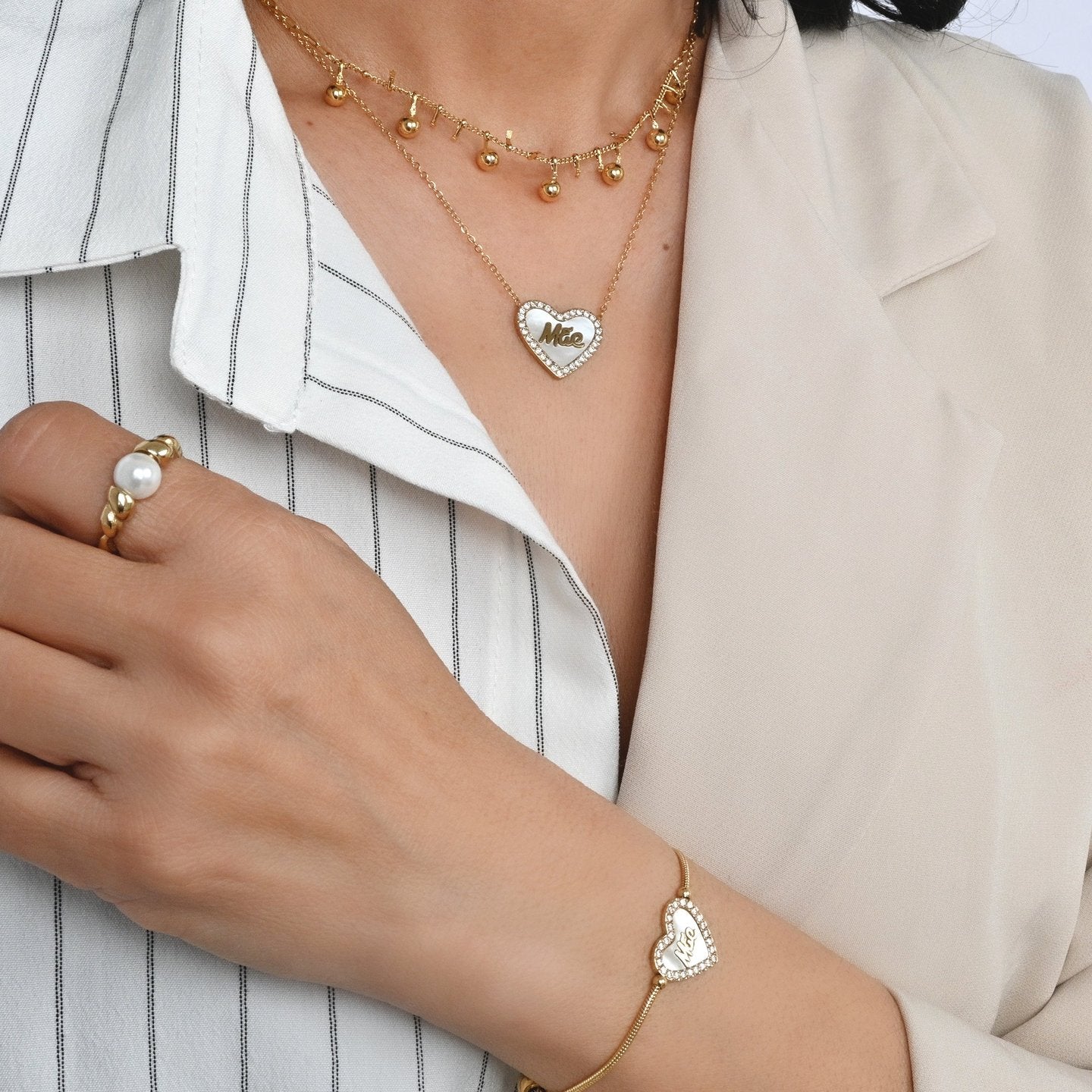 Collier en acier avec pendentifs à pois