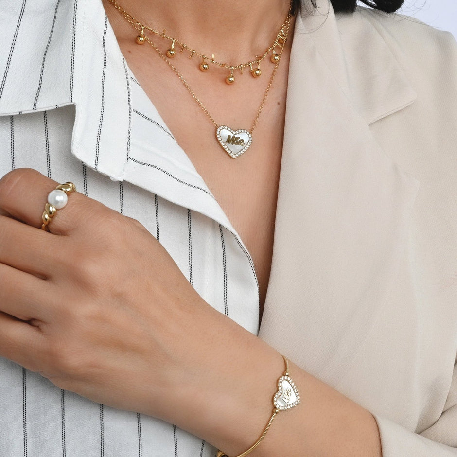 Collier en acier avec pendentifs à pois