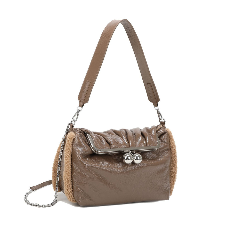 Sac à main avec tissu brillant