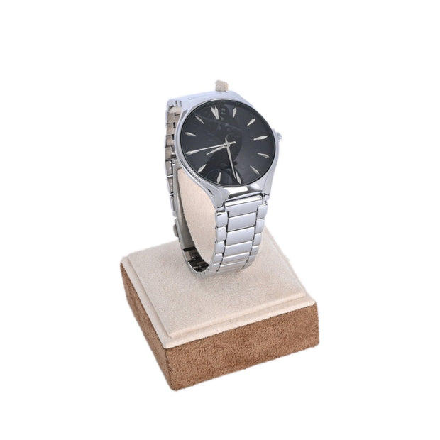 Montre analogique argent fond noir