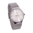 Montre analogique argent fond blanc