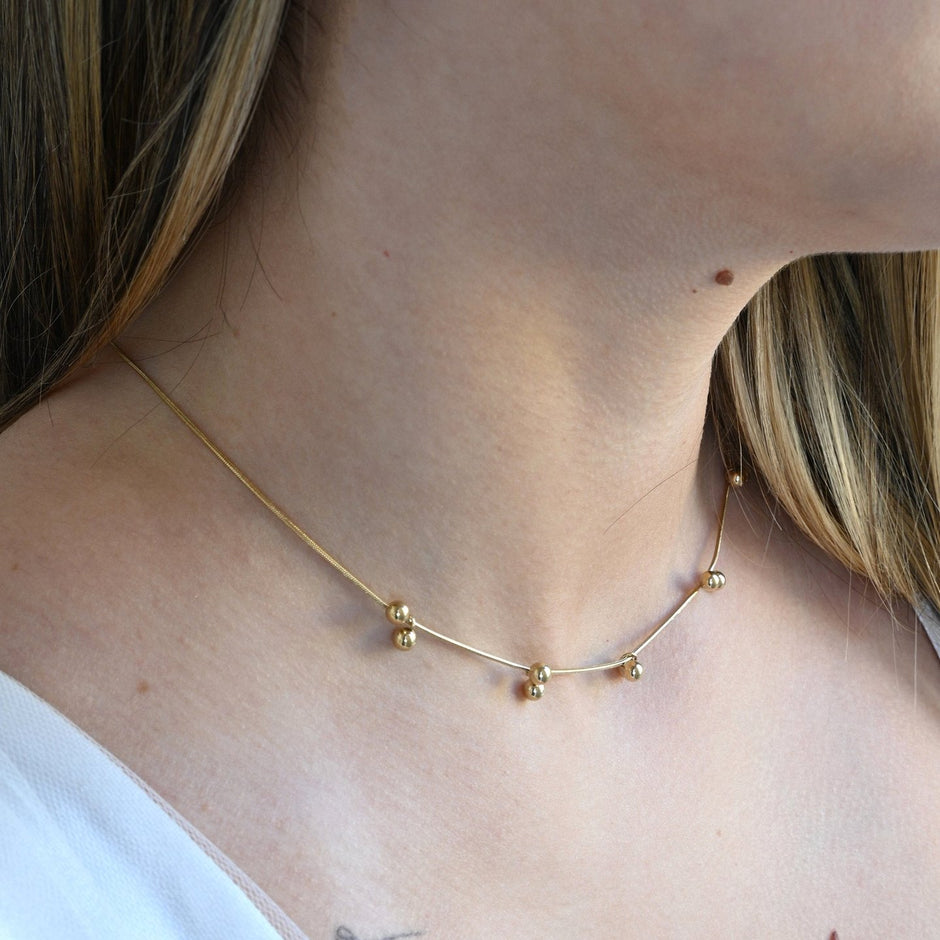 Collier en acier avec pois