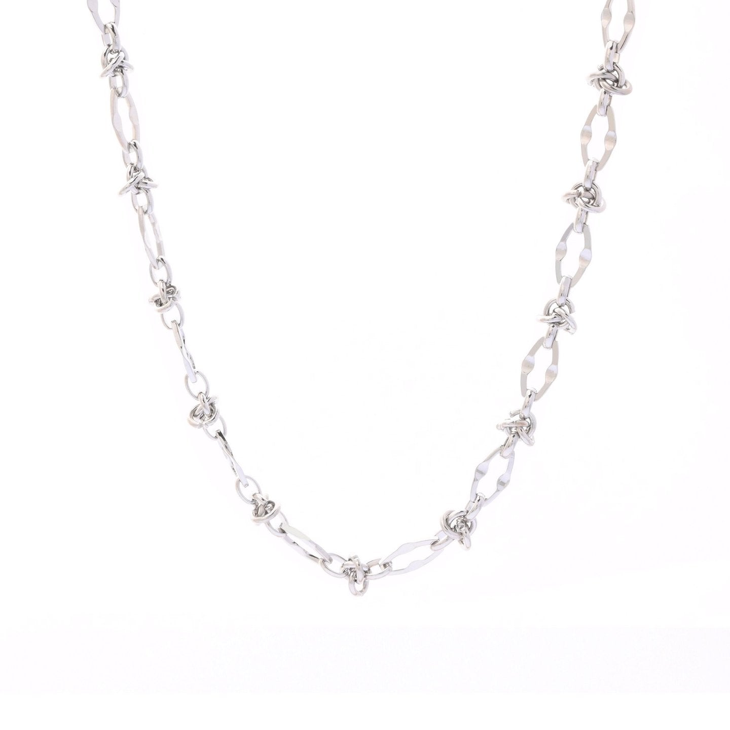 Collier en acier entrelacés