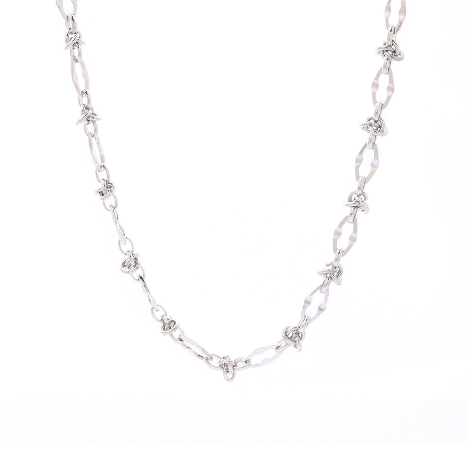 Collier en acier entrelacés
